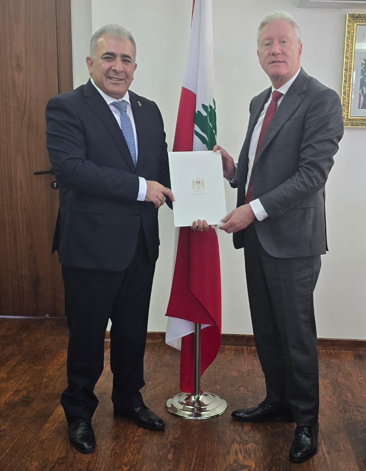 الأسعد يقدم نسخة من أوراق اعتماده لوزير الخارجية اللبناني